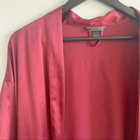 Victoria’s Secret Maroon Silky Flowy Robe - Picture 3 of 7